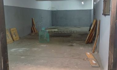 Galpón en dos plantas sobre lote de 10x30, Parque Avellaneda.