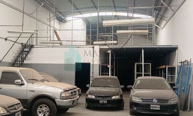 Galpón en dos plantas sobre lote de 10x30, Parque Avellaneda.