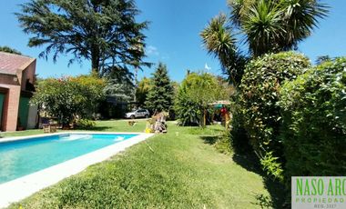 Chalet en venta en Sierra de los Padres. Gas natural. A 3 cuadras de la entrada