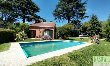 Chalet en venta en Sierra de los Padres. Gas natural. A 3 cuadras de la entrada