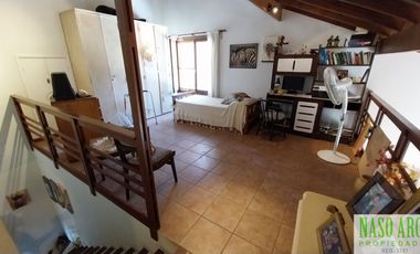 Chalet en venta en Sierra de los Padres. Gas natural. A 3 cuadras de la entrada