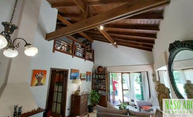 Chalet en venta en Sierra de los Padres. Gas natural. A 3 cuadras de la entrada