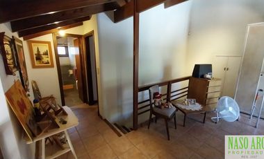 Chalet en venta en Sierra de los Padres. Gas natural. A 3 cuadras de la entrada