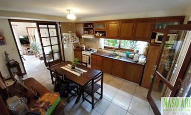 Chalet en venta en Sierra de los Padres. Gas natural. A 3 cuadras de la entrada