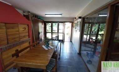 Chalet en venta en Sierra de los Padres. Gas natural. A 3 cuadras de la entrada