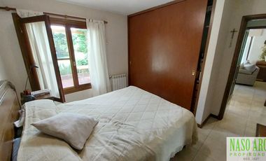 Chalet en venta en Sierra de los Padres. Gas natural. A 3 cuadras de la entrada