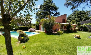 Chalet en venta en Sierra de los Padres. Gas natural. A 3 cuadras de la entrada