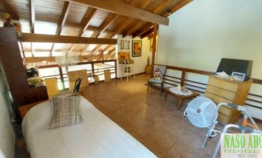 Chalet en venta en Sierra de los Padres. Gas natural. A 3 cuadras de la entrada