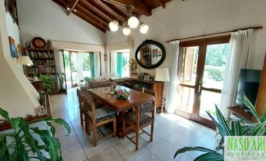 Chalet en venta en Sierra de los Padres. Gas natural. A 3 cuadras de la entrada