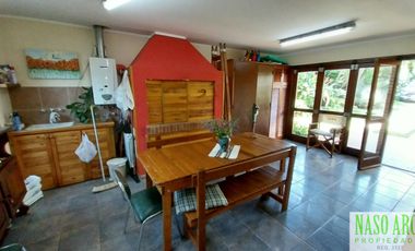 Chalet en venta en Sierra de los Padres. Gas natural. A 3 cuadras de la entrada