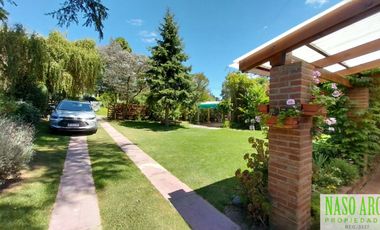 Chalet en venta en Sierra de los Padres. Gas natural. A 3 cuadras de la entrada