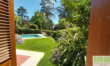 Chalet en venta en Sierra de los Padres. Gas natural. A 3 cuadras de la entrada