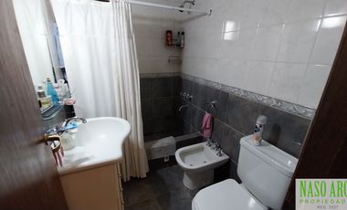 Chalet en venta en Sierra de los Padres. Gas natural. A 3 cuadras de la entrada