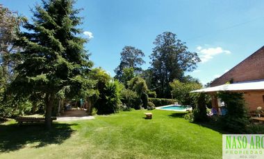 Chalet en venta en Sierra de los Padres. Gas natural. A 3 cuadras de la entrada