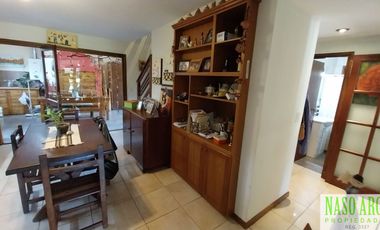 Chalet en venta en Sierra de los Padres. Gas natural. A 3 cuadras de la entrada