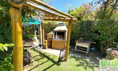 Chalet en venta en Sierra de los Padres. Gas natural. A 3 cuadras de la entrada