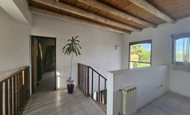 Casa en venta de 4 dormitorios c/ cochera en Luzuriaga