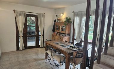 Casa en venta de 4 dormitorios c/ cochera en Luzuriaga