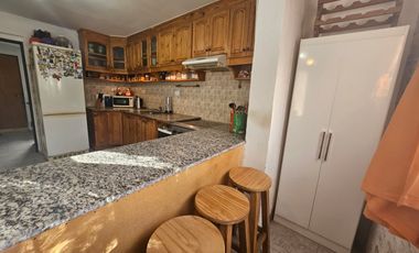 Casa en venta de 4 dormitorios c/ cochera en Luzuriaga