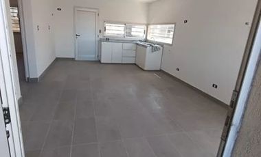 Departamento en venta de 2 dormitorios c/ cochera en Las Toninas
