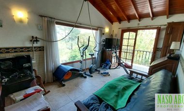 OPORTUNIDAD!!! Importante chalet en venta en Sierra de los Padres. Gas Natural