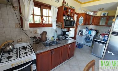 OPORTUNIDAD!!! Importante chalet en venta en Sierra de los Padres. Gas Natural