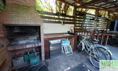 OPORTUNIDAD!!! Importante chalet en venta en Sierra de los Padres. Gas Natural