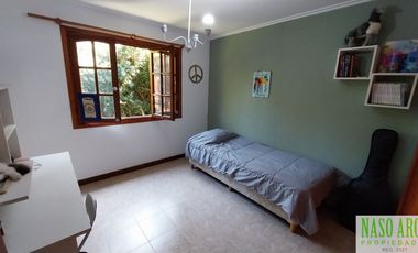 OPORTUNIDAD!!! Importante chalet en venta en Sierra de los Padres. Gas Natural