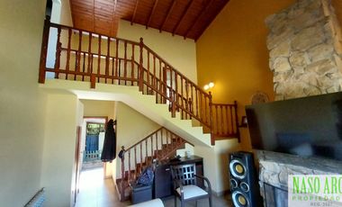 OPORTUNIDAD!!! Importante chalet en venta en Sierra de los Padres. Gas Natural