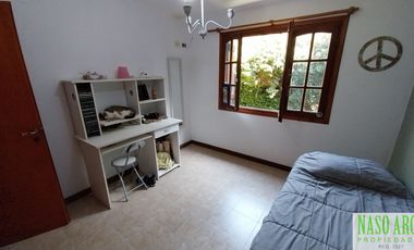 OPORTUNIDAD!!! Importante chalet en venta en Sierra de los Padres. Gas Natural