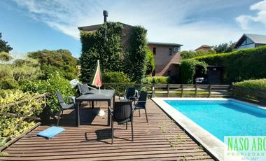 OPORTUNIDAD!!! Importante chalet en venta en Sierra de los Padres. Gas Natural