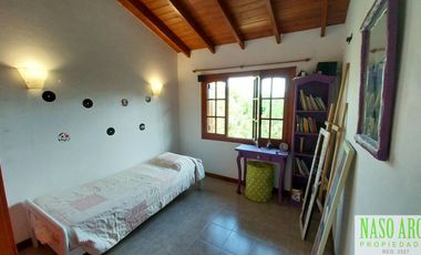 OPORTUNIDAD!!! Importante chalet en venta en Sierra de los Padres. Gas Natural