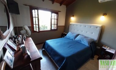 OPORTUNIDAD!!! Importante chalet en venta en Sierra de los Padres. Gas Natural