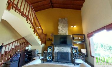 OPORTUNIDAD!!! Importante chalet en venta en Sierra de los Padres. Gas Natural