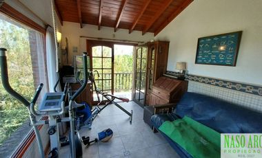 OPORTUNIDAD!!! Importante chalet en venta en Sierra de los Padres. Gas Natural