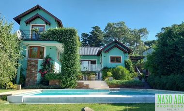 Propiedad de categoría. Sierra de los Padres.  Gas natural. Piscina climatizada