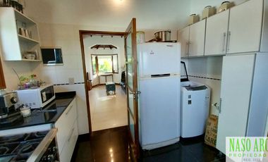 Propiedad de categoría. Sierra de los Padres.  Gas natural. Piscina climatizada