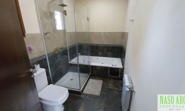 Propiedad de categoría. Sierra de los Padres.  Gas natural. Piscina climatizada