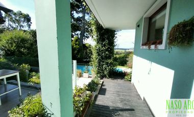 Propiedad de categoría. Sierra de los Padres.  Gas natural. Piscina climatizada