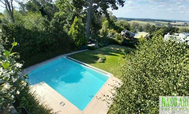 Propiedad de categoría. Sierra de los Padres.  Gas natural. Piscina climatizada