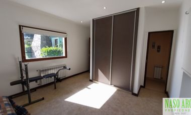 Propiedad de categoría. Sierra de los Padres.  Gas natural. Piscina climatizada