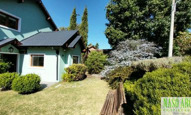Propiedad de categoría. Sierra de los Padres.  Gas natural. Piscina climatizada