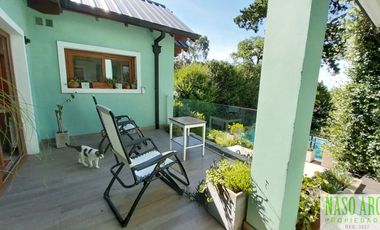 Propiedad de categoría. Sierra de los Padres.  Gas natural. Piscina climatizada