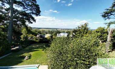 Propiedad de categoría. Sierra de los Padres.  Gas natural. Piscina climatizada