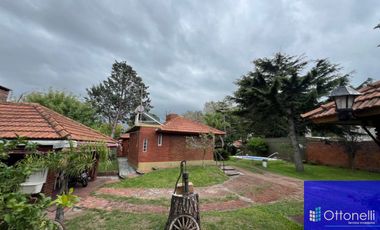 Casa en venta de 3 dormitorios c/ cochera en Costa Azul