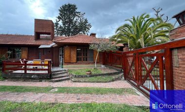 Casa en venta de 3 dormitorios c/ cochera en Costa Azul