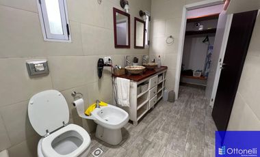 Casa en venta de 3 dormitorios c/ cochera en Costa Azul