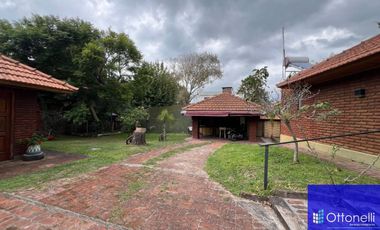 Casa en venta de 3 dormitorios c/ cochera en Costa Azul