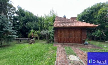 Casa en venta de 3 dormitorios c/ cochera en Costa Azul