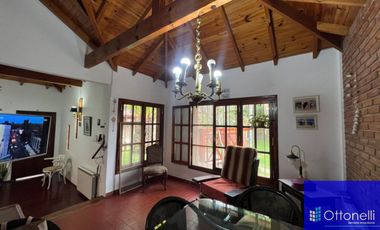 Casa en venta de 3 dormitorios c/ cochera en Costa Azul